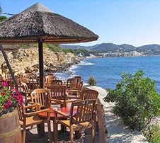 Essen an der Küste in Moraira Costa Blanca während des Urlaubs
